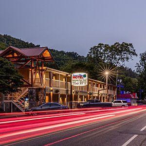 Rivers Edge Motel